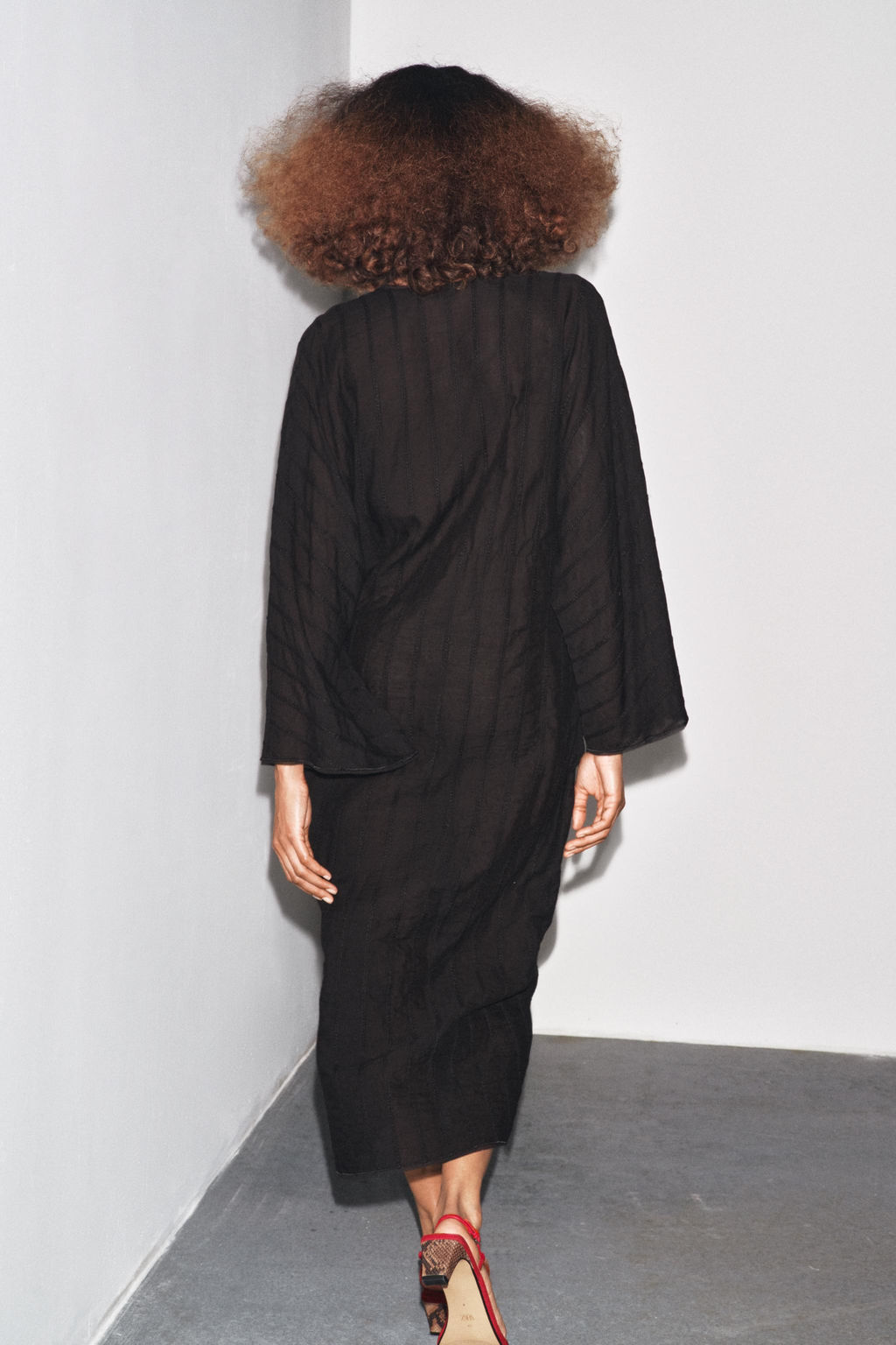 MIDI DRESS WITH TOGGLES ZW COLLECTION - Zara фото 11