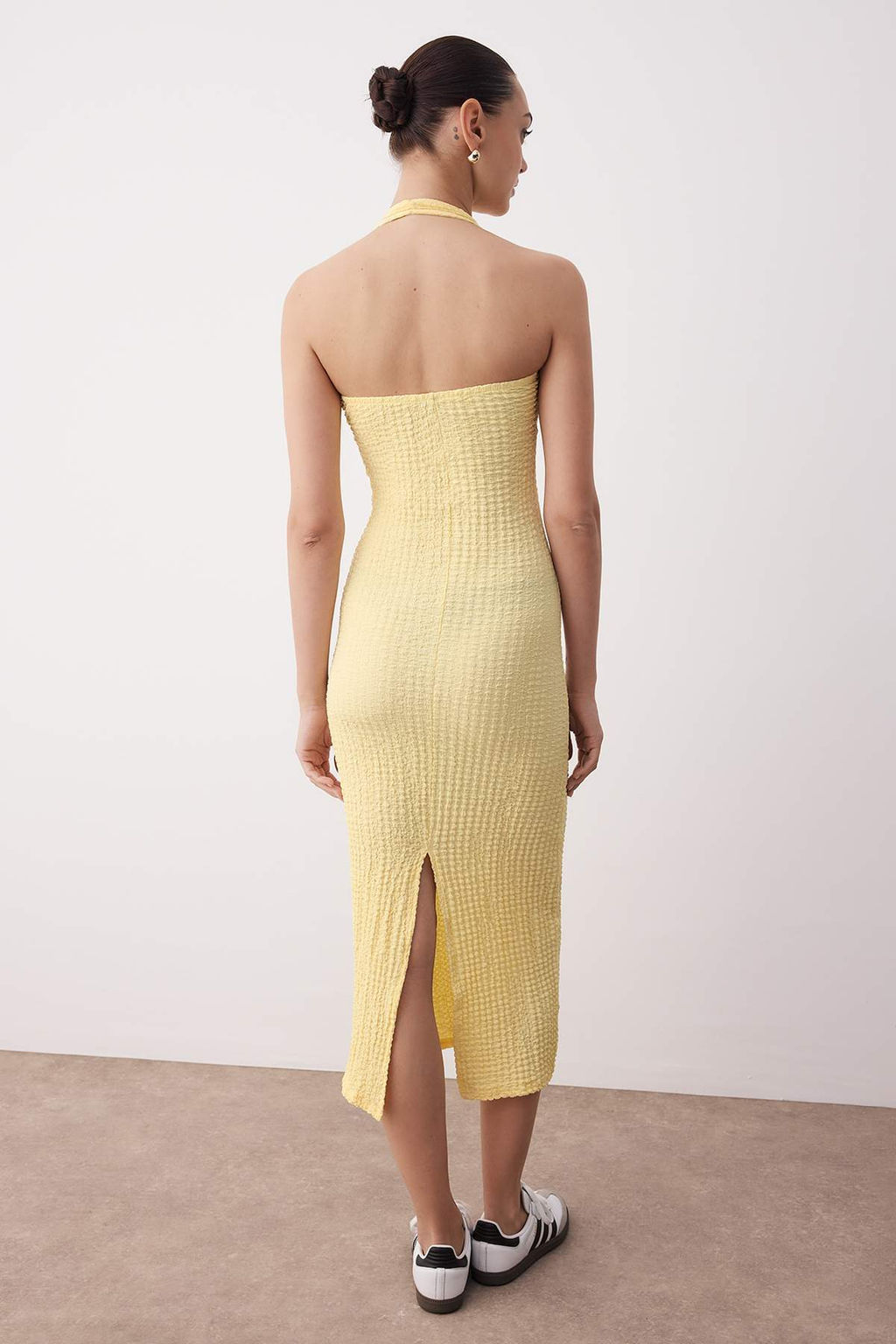 Sar? Dokulu Boyundan Gecmeli Bodycone/Vucuda Oturan Esnek Maxi Orme Elbise TWOSS25EL00900 - Trendyolmilla фото 4