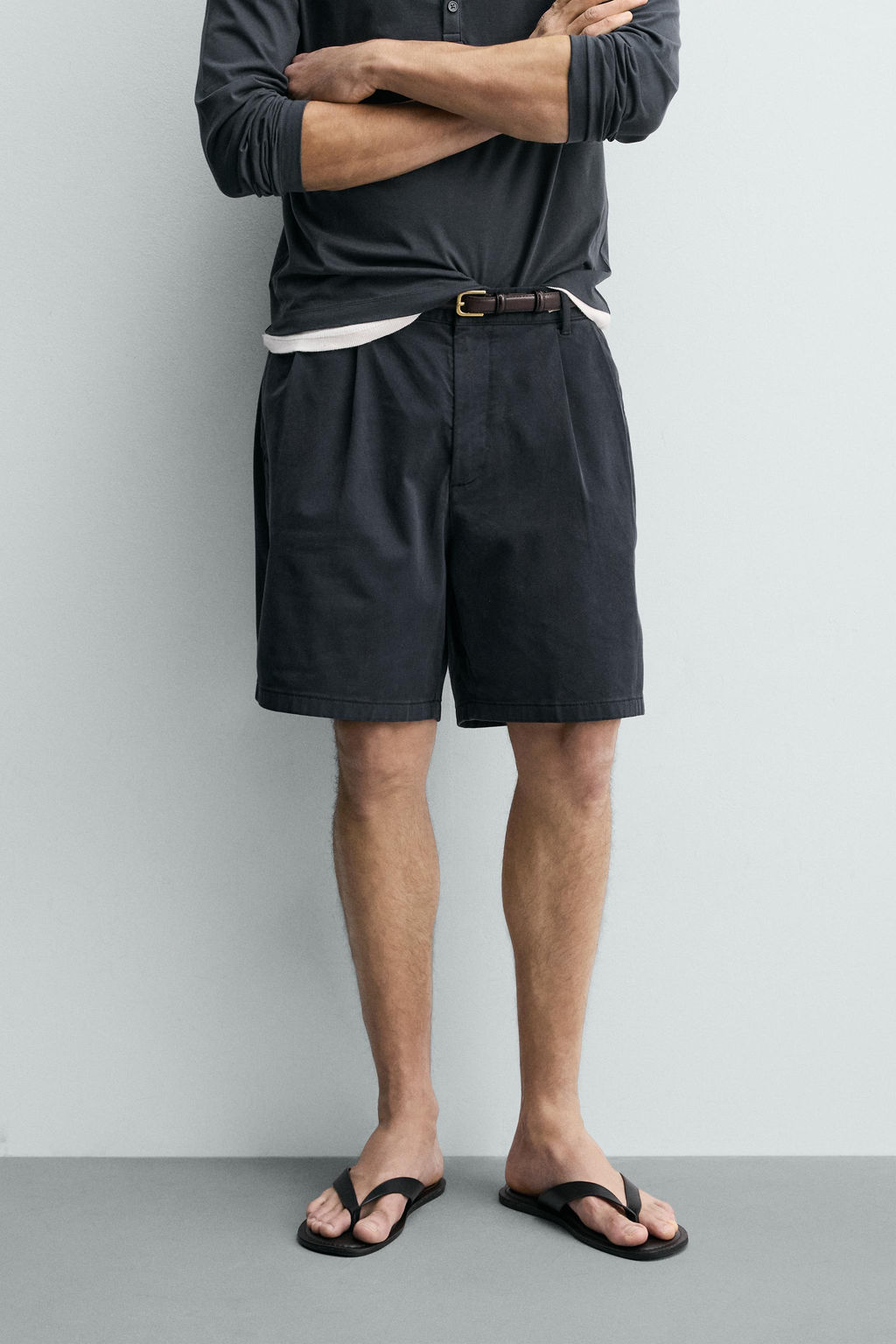 BERMUDA CHINO REGULAR FIT PLIEGUES / Marino