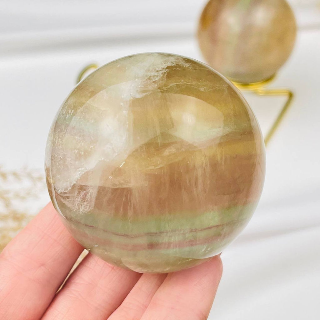Шар из камня Флюорит на подставке