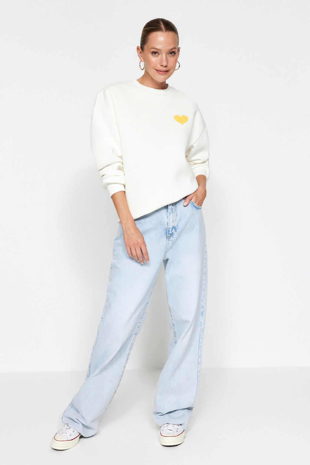 Ekru Kal?n Ici Polarl? Gogus ve S?rt Kabartma Bask?l? Oversize Orme Sweatshirt TWOAW24SW00226