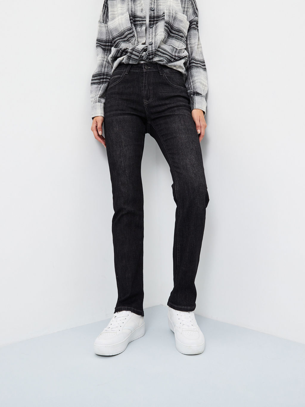 Женские джинсы широкого кроя