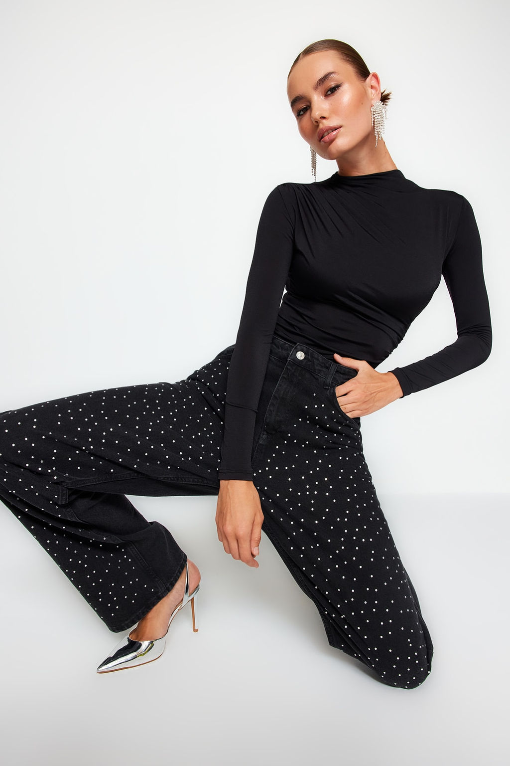 Siyah Vucuda Oturan Yaka Detayl? Body TPRAW24BD00008