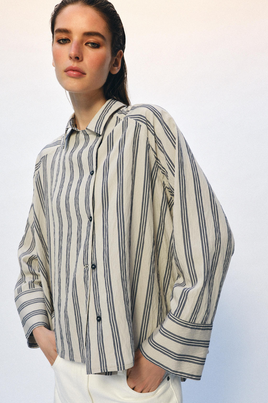 CAMISA OVERSIZE RAYAS ZW COLLECTION / Beige / Marino - Zara фото 6