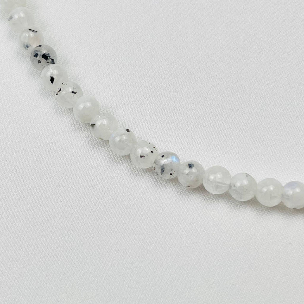 Чокер из Лунного камня с включением Турмалина 40 см +