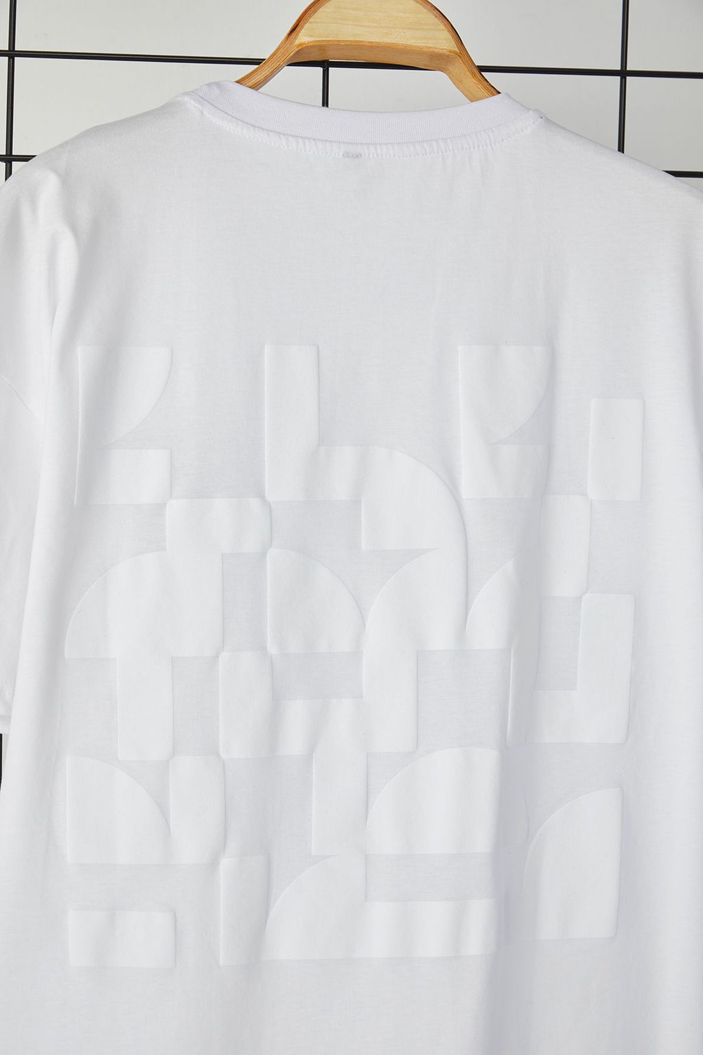 TRENDYOL MAN Beyaz Oversize/Genis Kesim Kabar?k S?rt Bask?l? %100 Pamuk T-Shirt TMNSS25TS00082 - Trendyolmilla фото 11