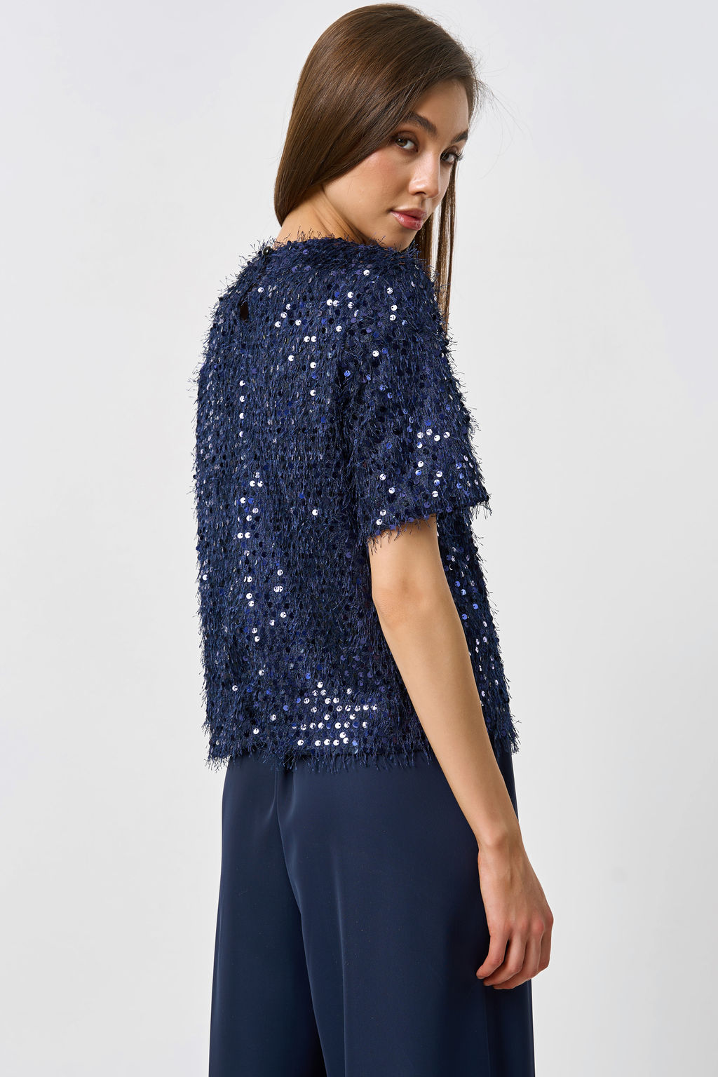 Блузка прямого силуэта из трикотажа с пайеткой синяя