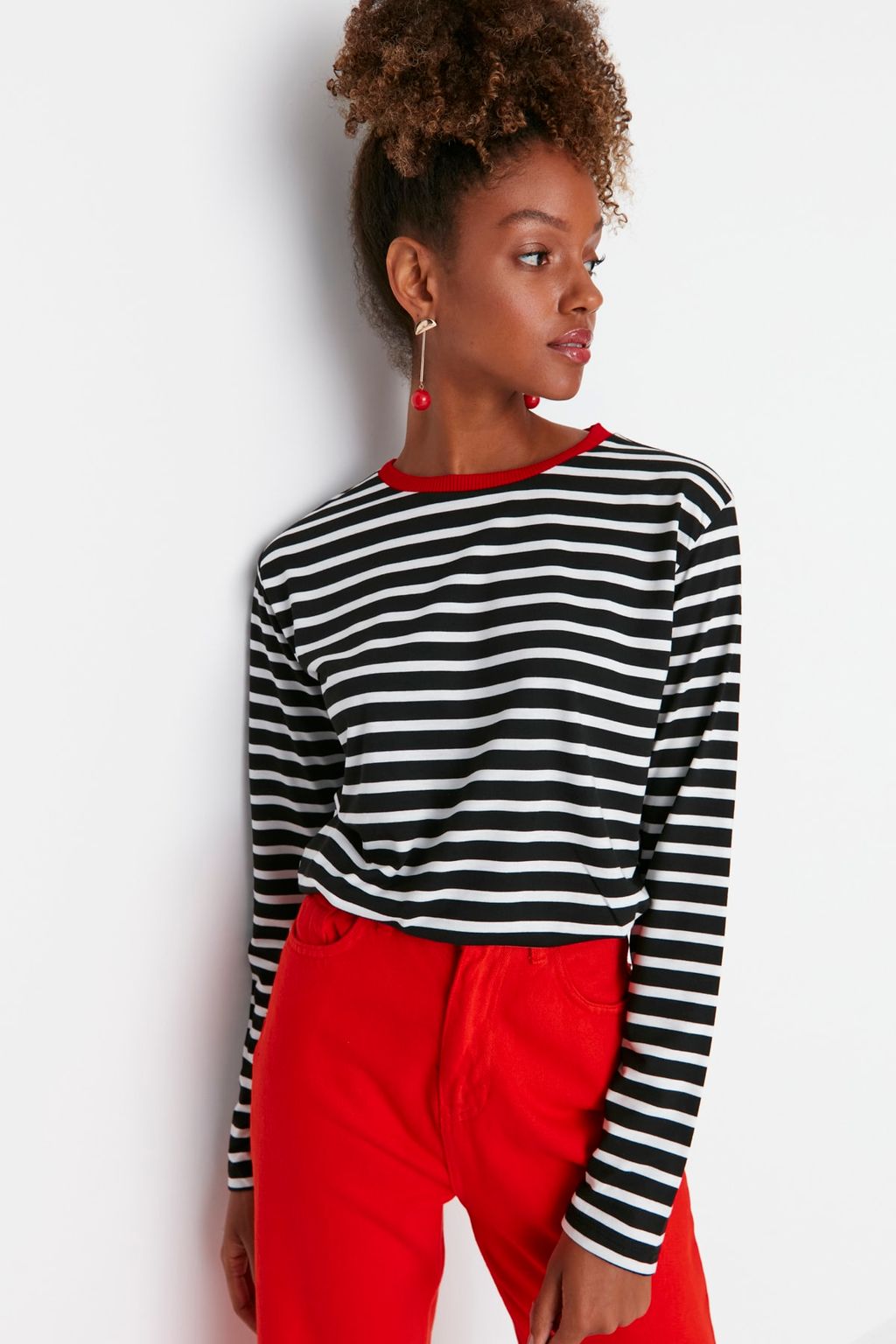 Siyah Cizgili Relaxed Kal?p Basic Bisiklet Yaka Renkli Ribanal? Orme T-Shirt TWOAW23TS00026