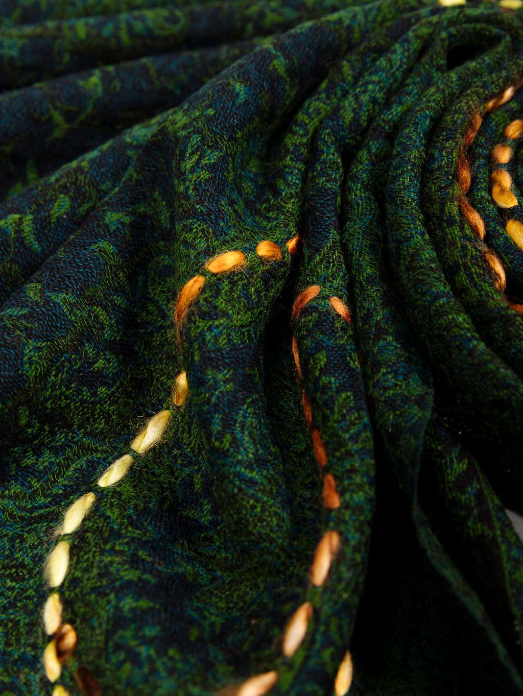 Палантин с вышивкой (шерсть вареная) в ассортименте № Тк906/59 - Ганг фото 3