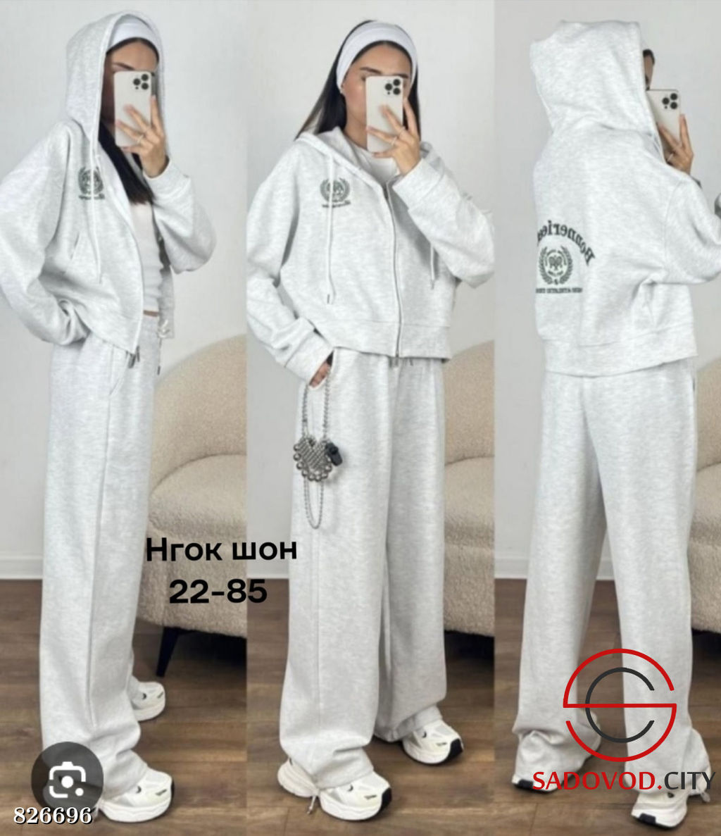 Спортивный женский костюм