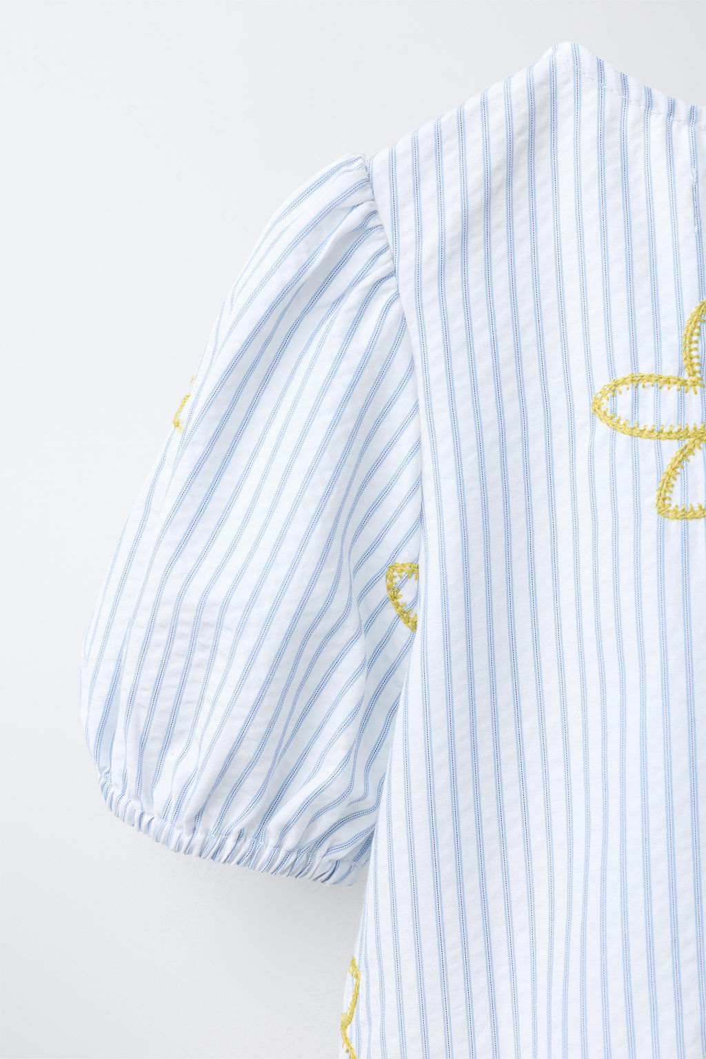 BLUSA RAYAS DETALLE BORDADOS / Blanco / Marino - Zara фото 4