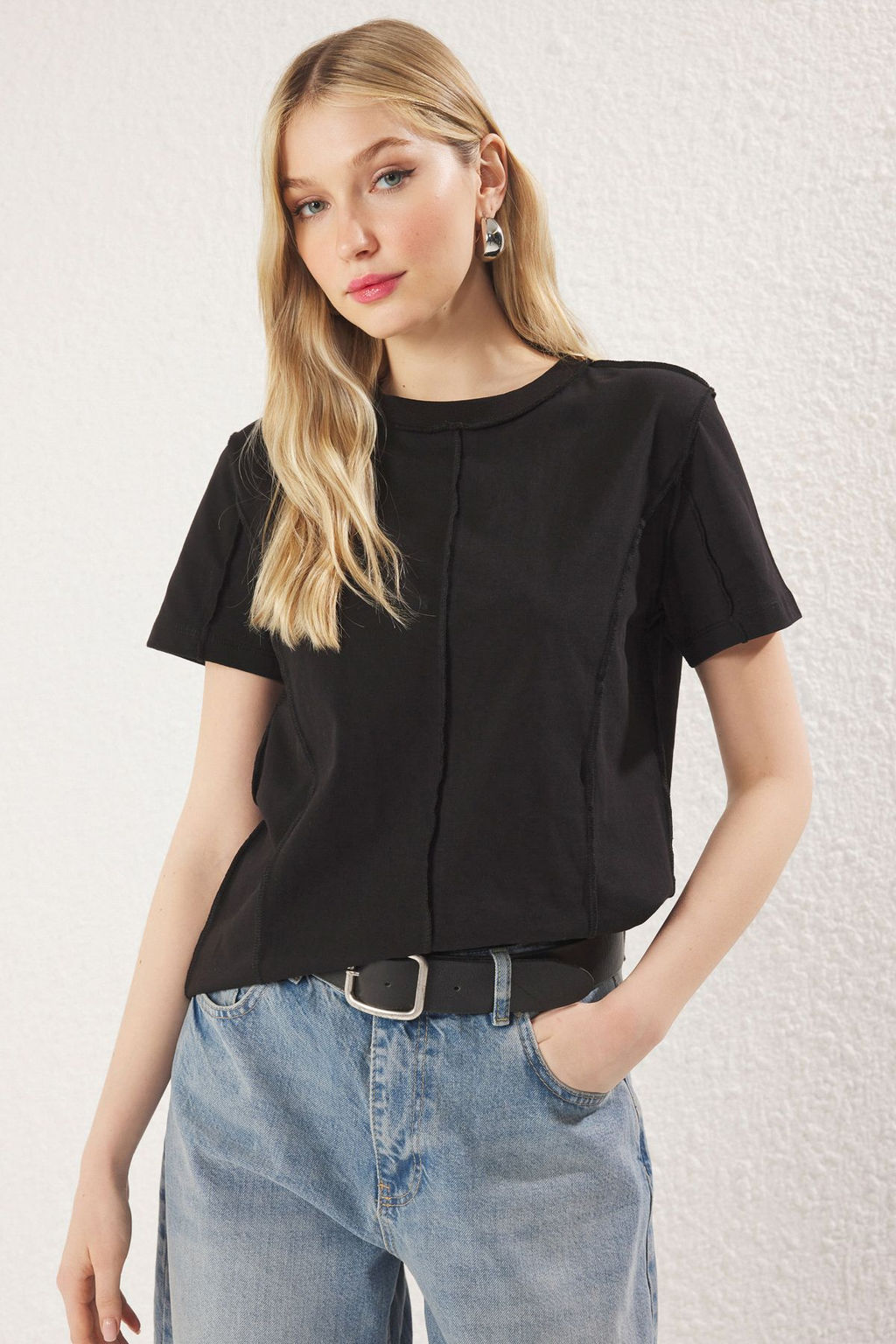 TRENDYOLMILLA Haki %100 Pamuk Dikis Detayl? Regular/Normal Kal?p Orme T-Shirt TWOSS25TS00135