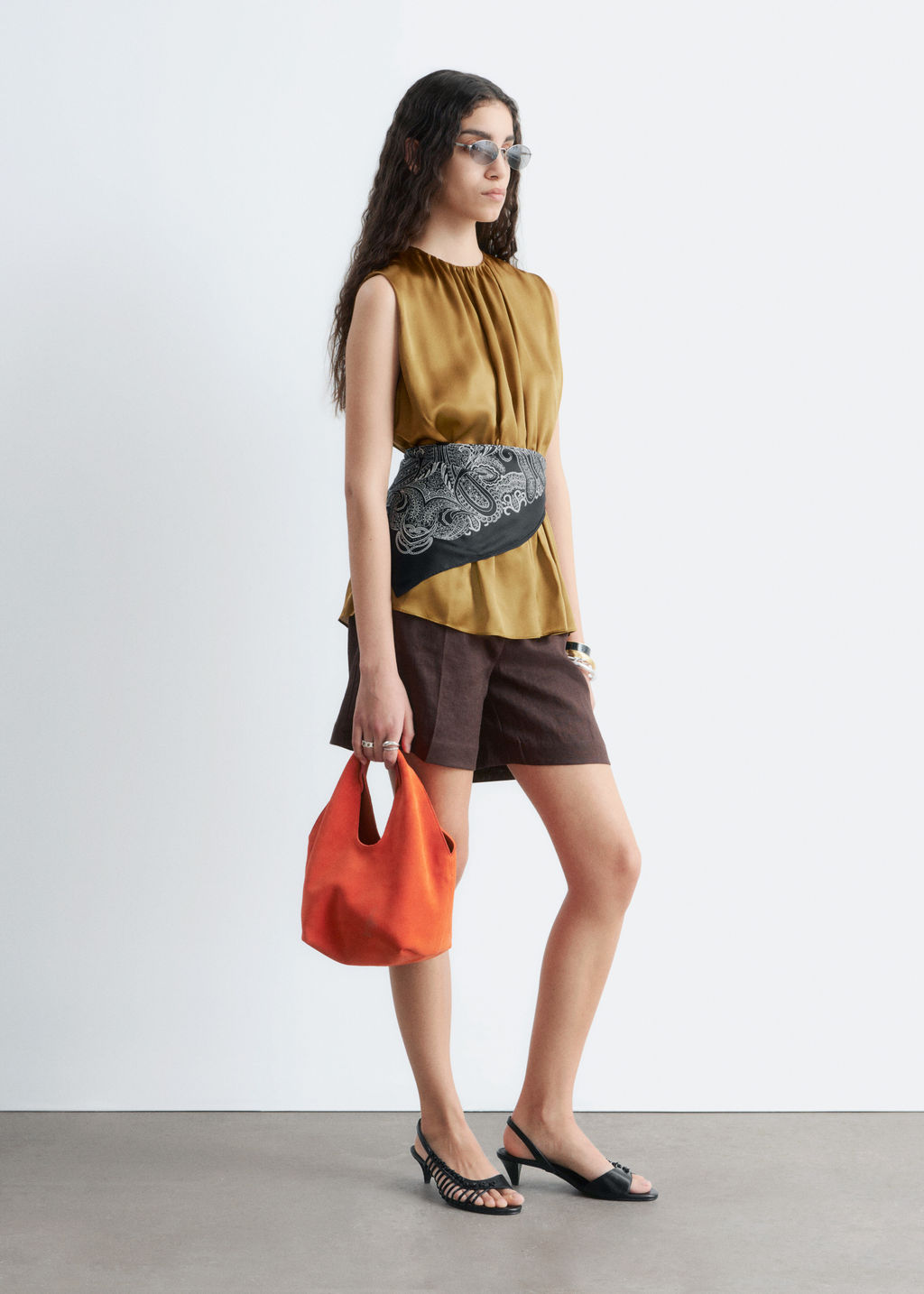 Top de seda sin mangas con volantes - H&m фото 5
