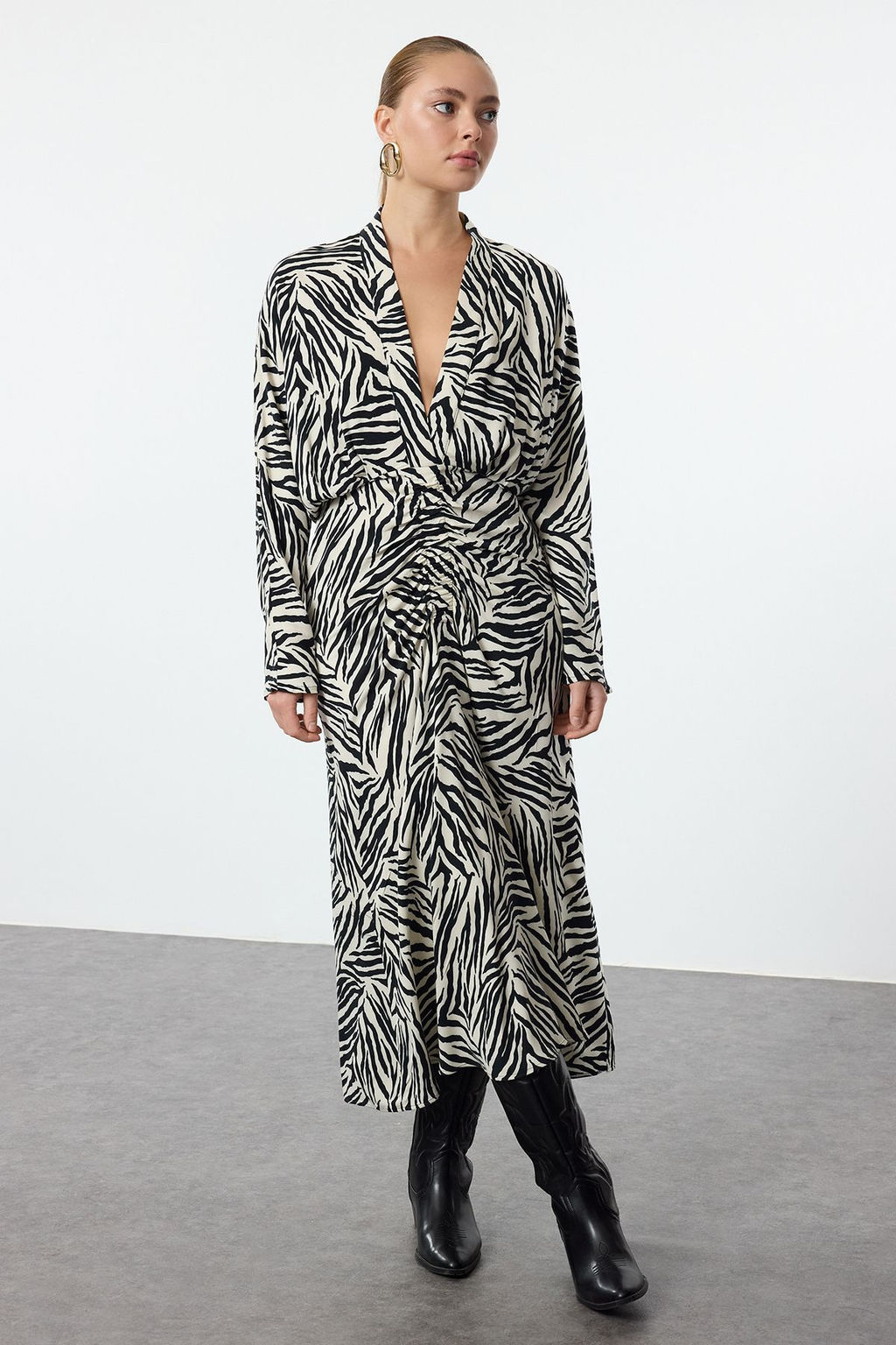 TRENDYOLMILLA Siyah Animal Desenli Etegi Buzgu Detayl? Dokuma Elbise TWOAW25EL00380  фото 2