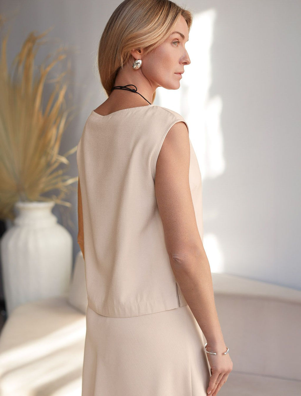 Топ c вырезом лодочка из плотного лиоцелла - Vilatte фото 3