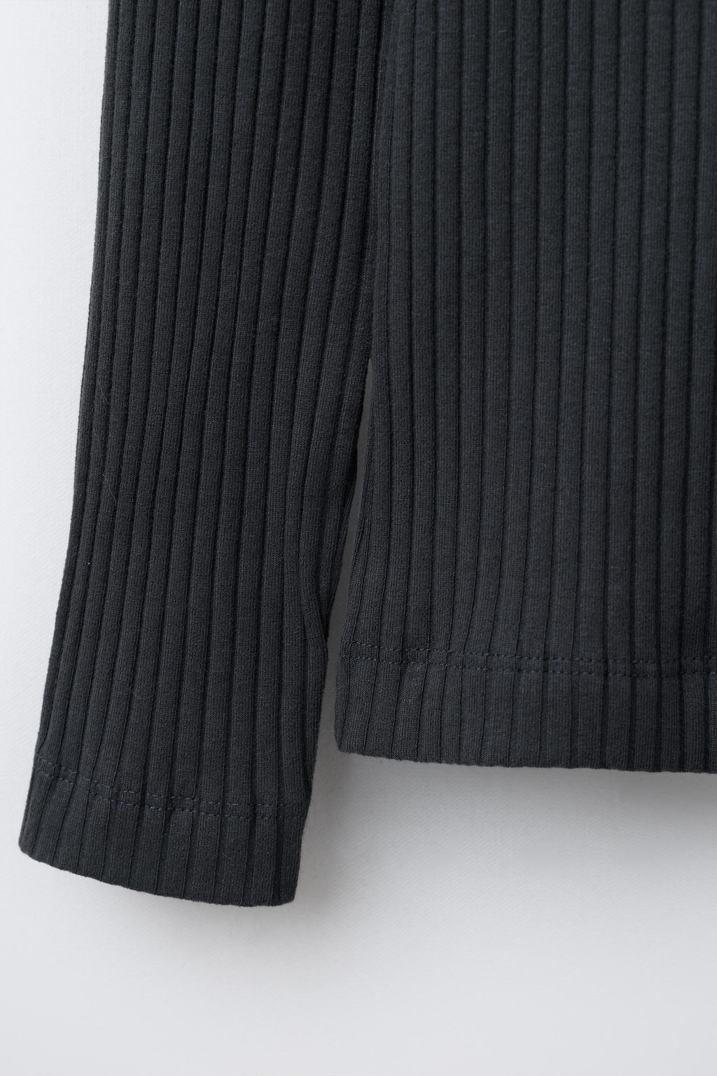 CAMISETA CANAL? CUELLO VUELTO / Gris antracita - Zara фото 4