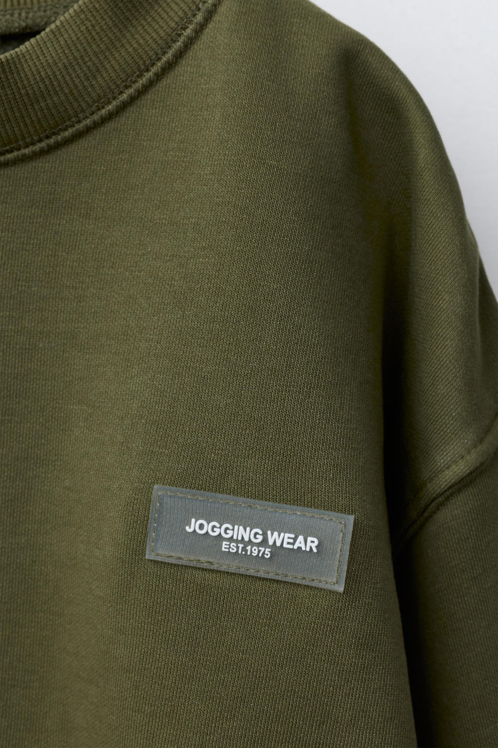 RUBBER LABEL SWEATSHIRT AND CARGO JOGGERS SET - Zara фото 6