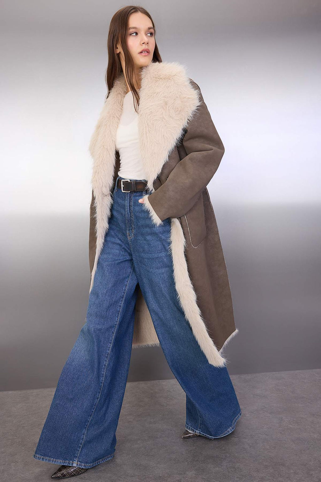 Vizon-Ekru Cift Tarafl? Kurklu Mono Kapama Oversize Uzun Suet Kaban TWOAW26KB00003 - Trendyolmilla фото 5