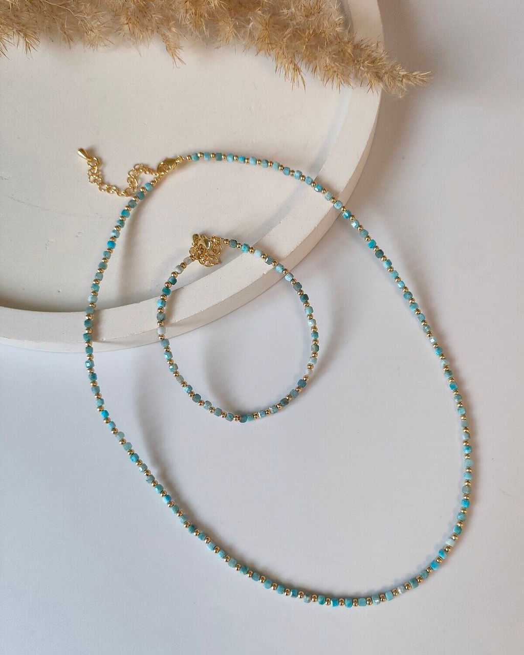 Комплект из натуральных камней и кристаллов