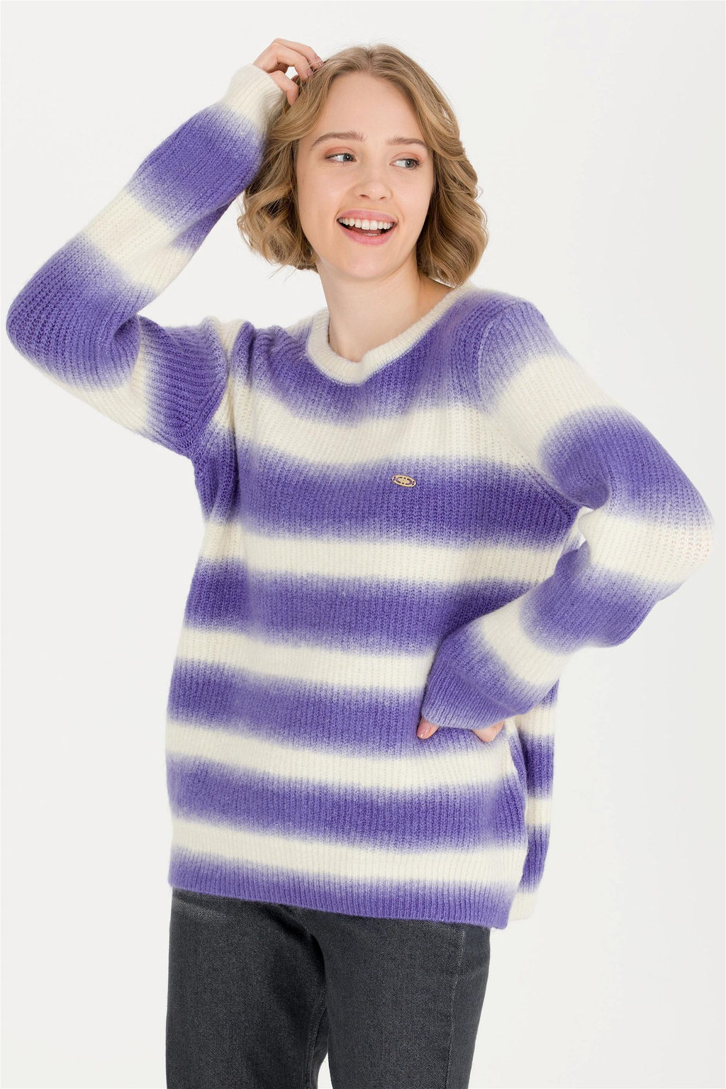 Женский сиреневый свитер с круглым вырезом Неожиданная скидка в корзине
