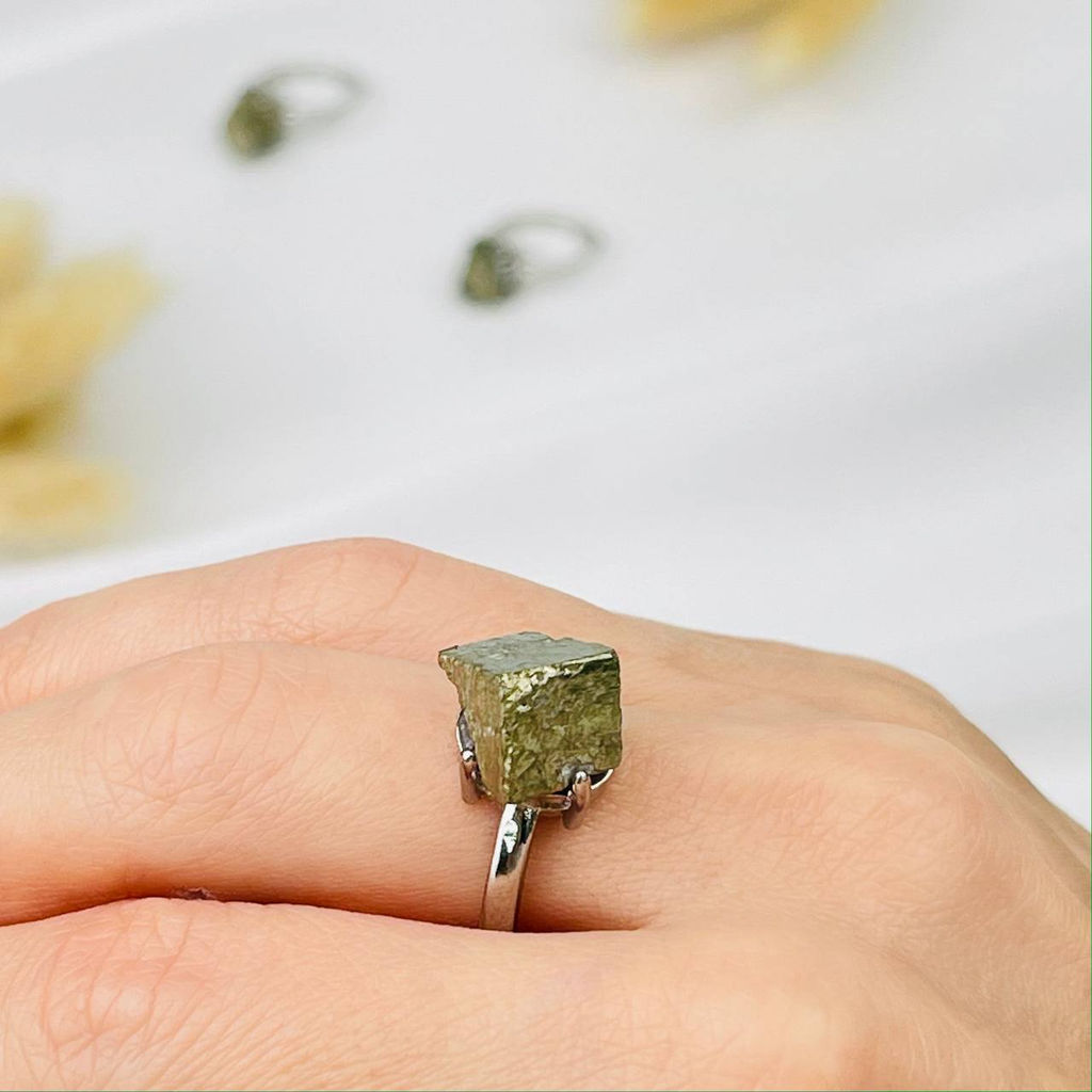 Кольцо регулируемое из Пирита от 16,5р.