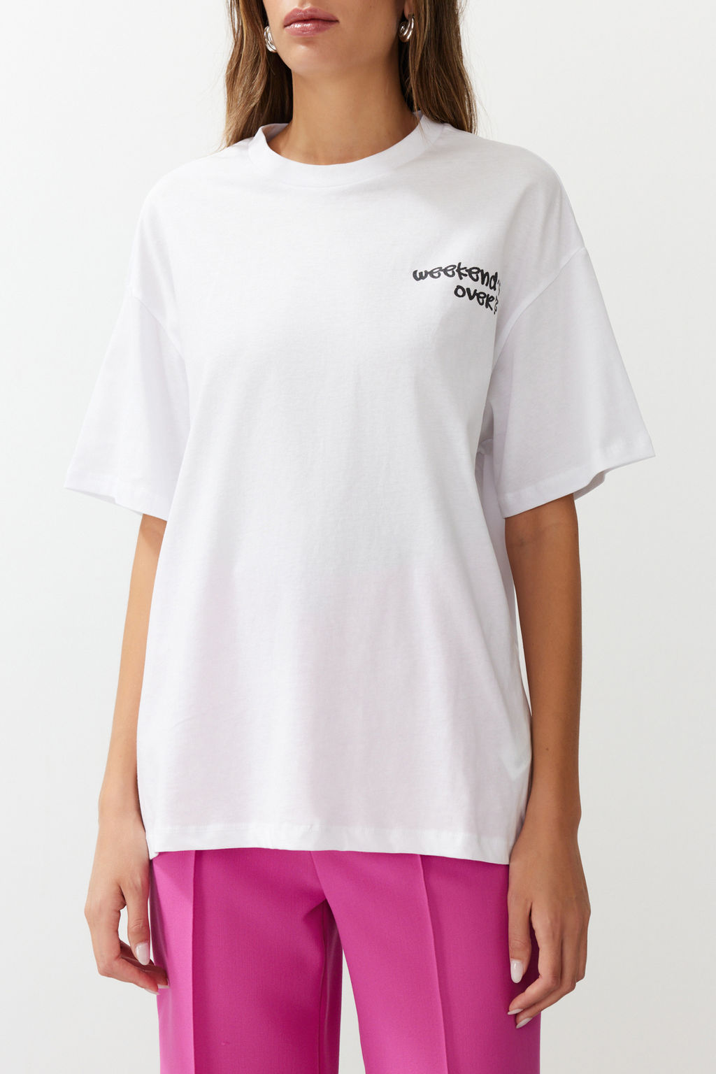 TRENDYOLMILLA Beyaz %100 Pamuk Ay?c?k Bask?l? Oversize/Genis Kal?p K?sa Kollu Orme T-Shirt TWOSS24TS00173 фото 4