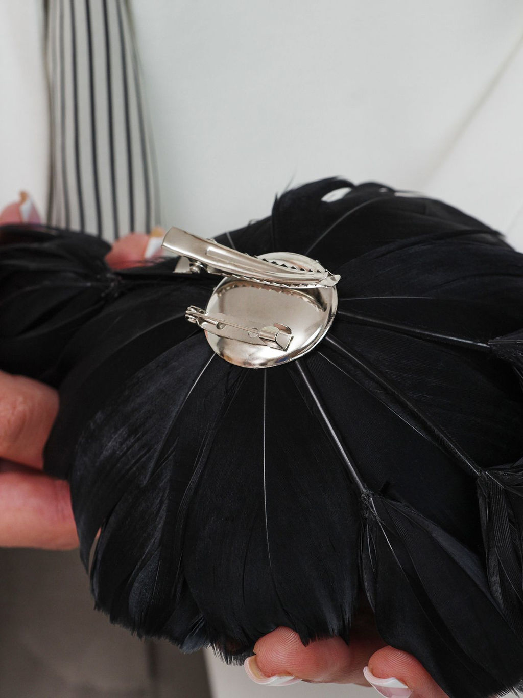 Авторская Брошь с натуральным перьям премиального качества