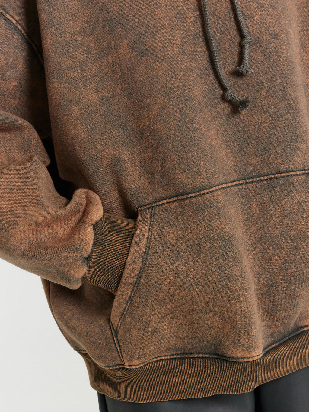 Худи женское хаки с обработкой эйсид хаки 122981 - Mark formelle фото 6