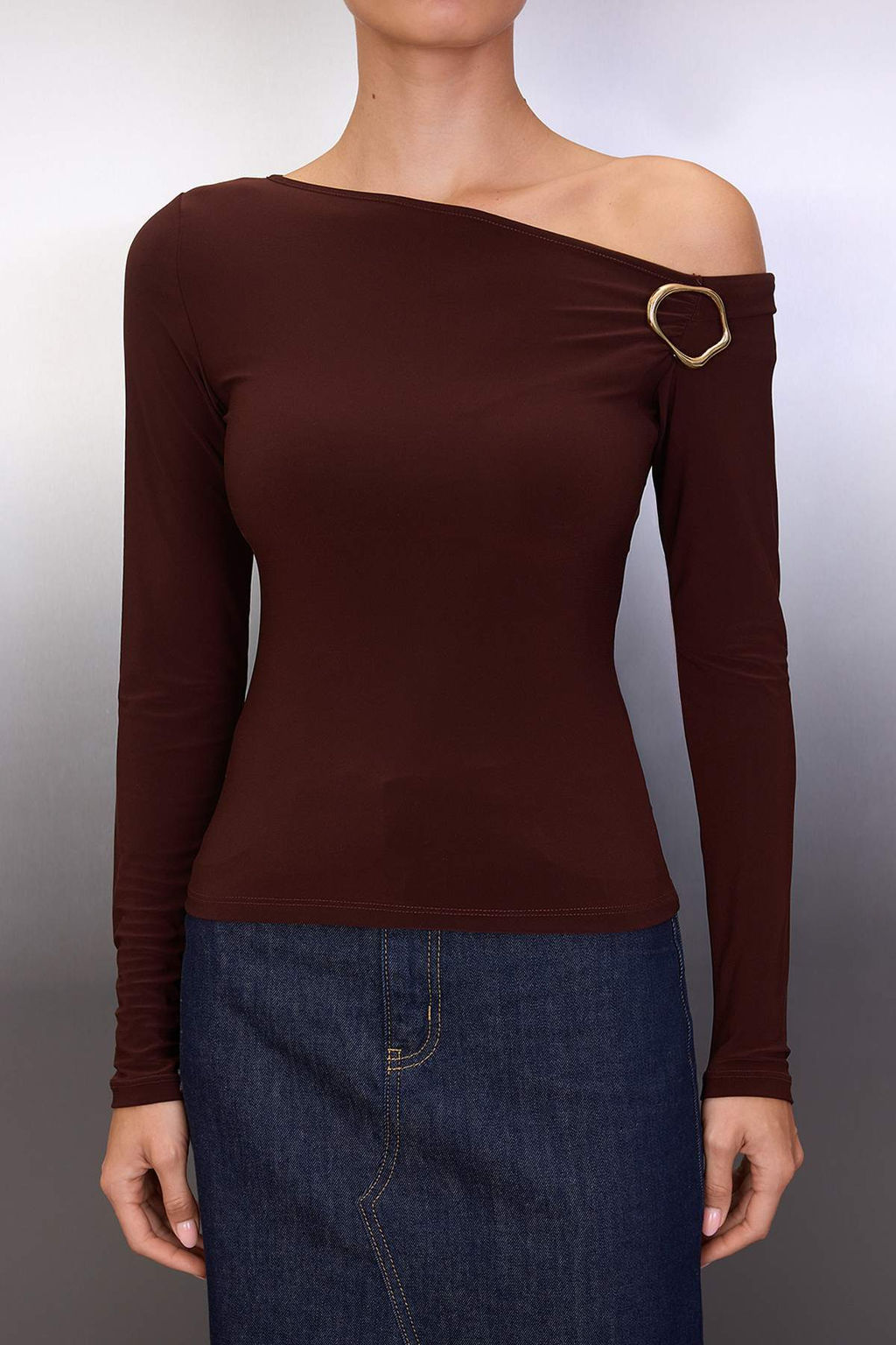 Kahverengi Fitted/Vucuda oturan Aksesuar Detayl? Asimetrik Yaka Esnek Orme Bluz TWOAW26BZ00075