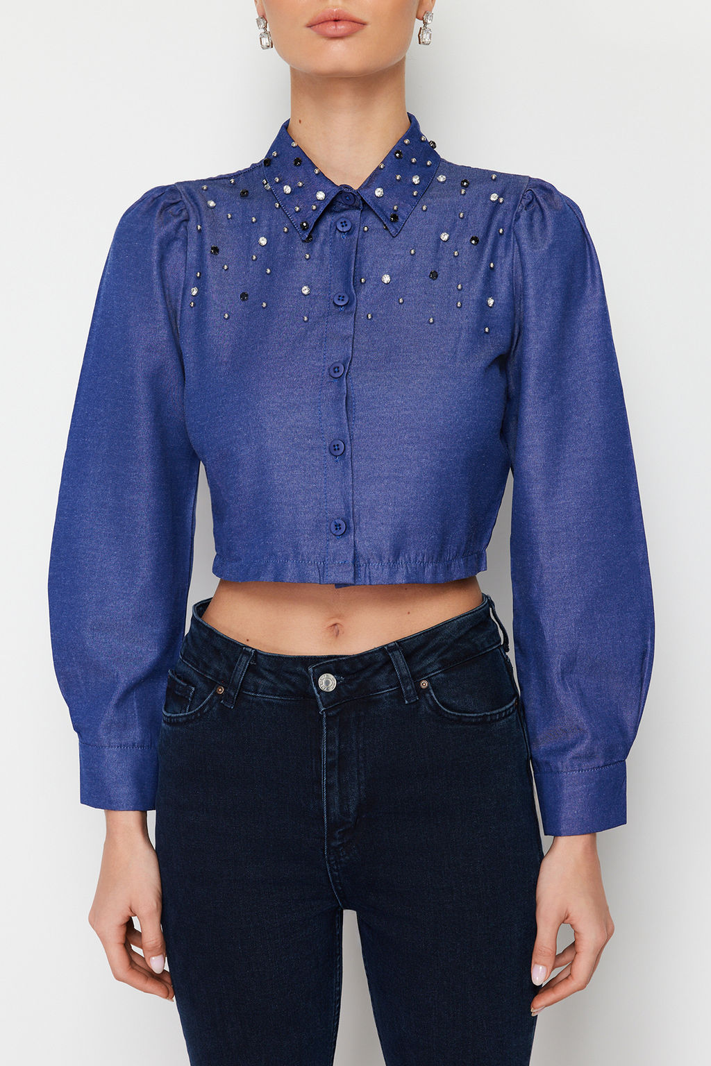 Indigo Denim Gorunumlu Tasl? Fitted Bele Oturan Dokuma Gomlek TWOSS24GO00067