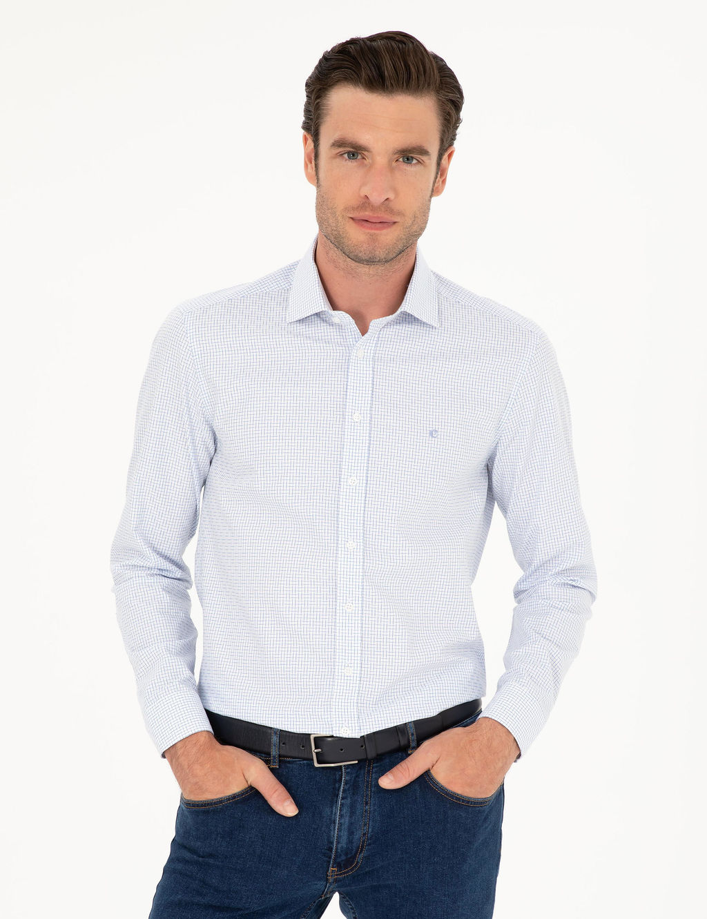 Голубая зауженная рубашка с длинным рукавом