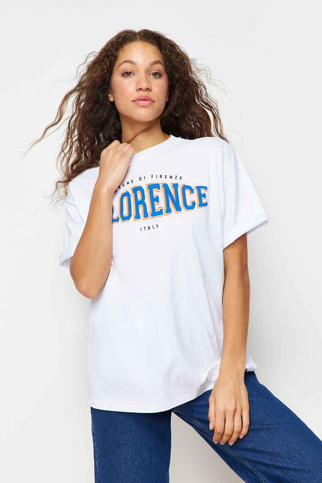 TRENDYOLMILLA Beyaz %100 Pamuk Bisiklet Yaka Bask?l? Oversize/Genis Kal?p Orme T-Shirt TWOSS22TS0994  фото 13