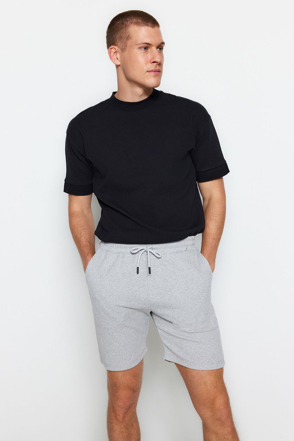 2li Paket Siyah-Gri Regular/Normal Kesim Dokulu Kordonlu Sort & Bermuda TMNSS23SR00076