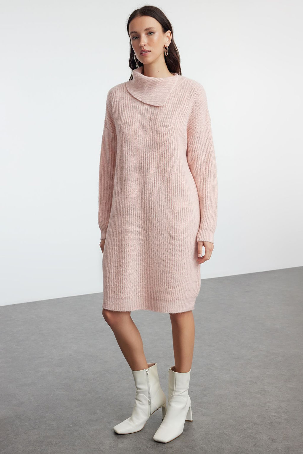 TRENDYOLMILLA Tas Mini Triko Yumusak Dokulu Devrik Yaka Elbise TWOAW25EL00020  фото 2