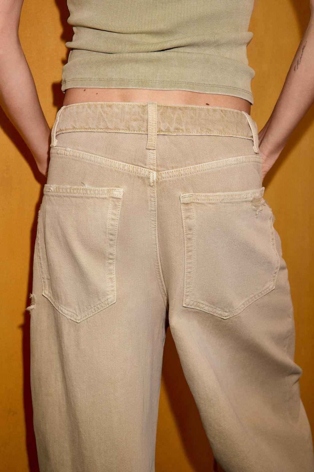 JEANS CINTURA DOBLADA TRF TIRO MEDIO / Tostado - Zara фото 13