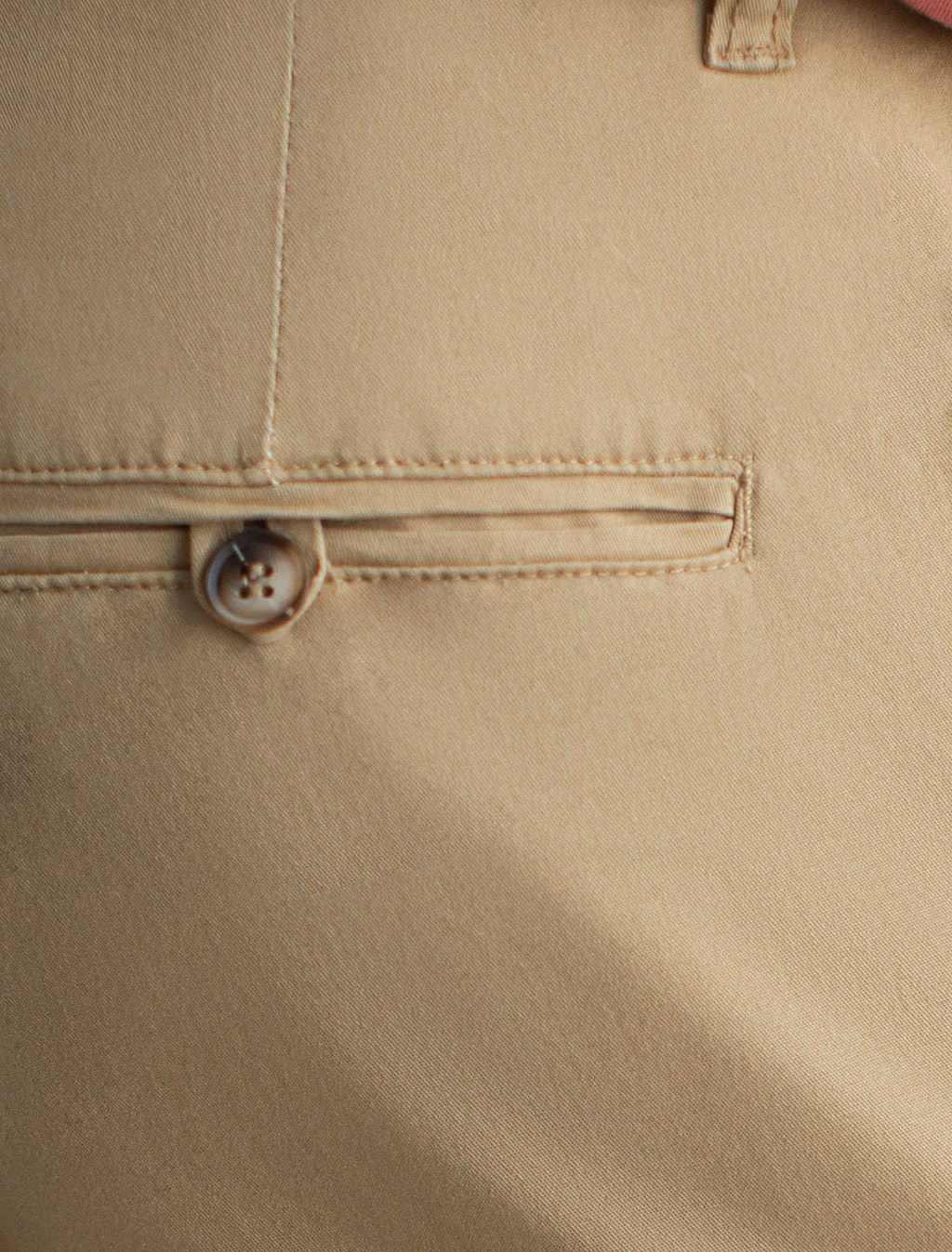 Брюки-чиносы Vilatte из хлопка с эластаном темно-бежевые  фото 3