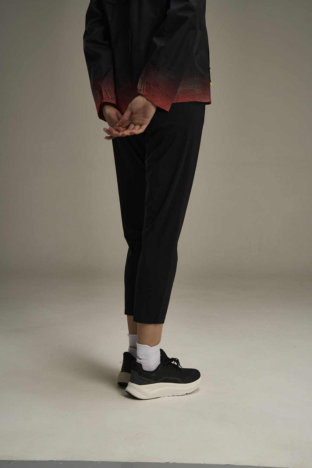 Брюки трикотажные укороченные Черный ADVANCED RUNNING Knit Ankle Pants - Anta фото 3