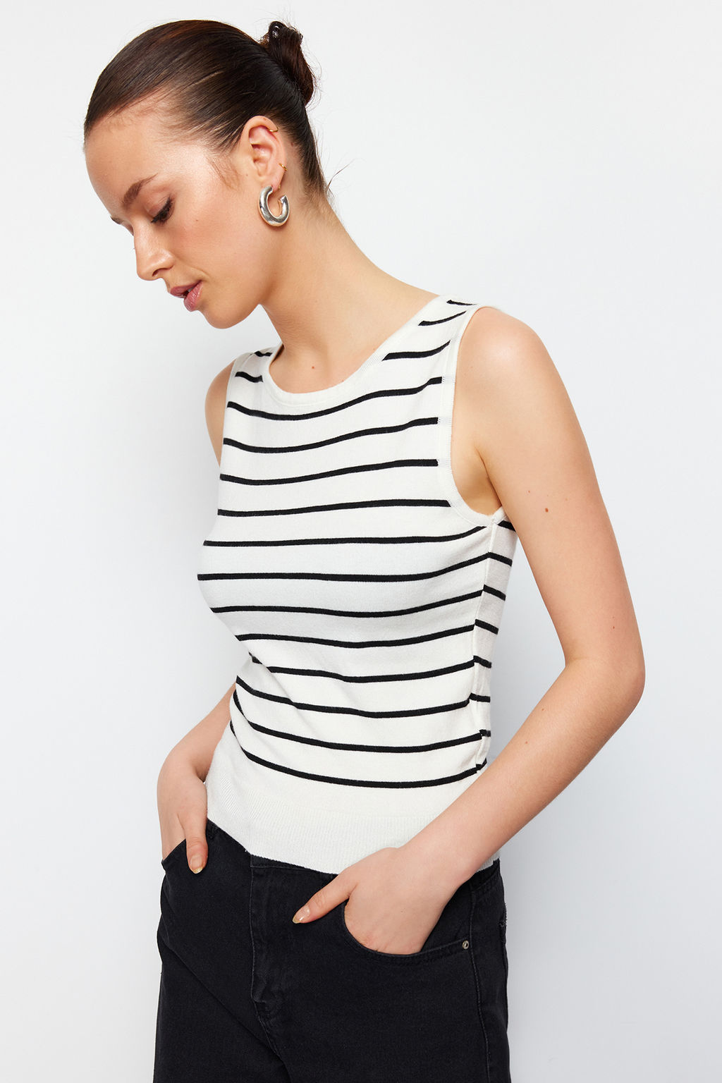 Trendyolmilla Ekru Premium Iplik/Ozel Iplik Cizgili Polo Yaka Triko Bluz TWOSS24BZ00387