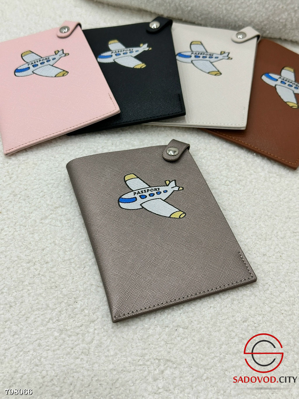 Обложка для паспорта с ярким принтом самолёта. - Bruno фото 20