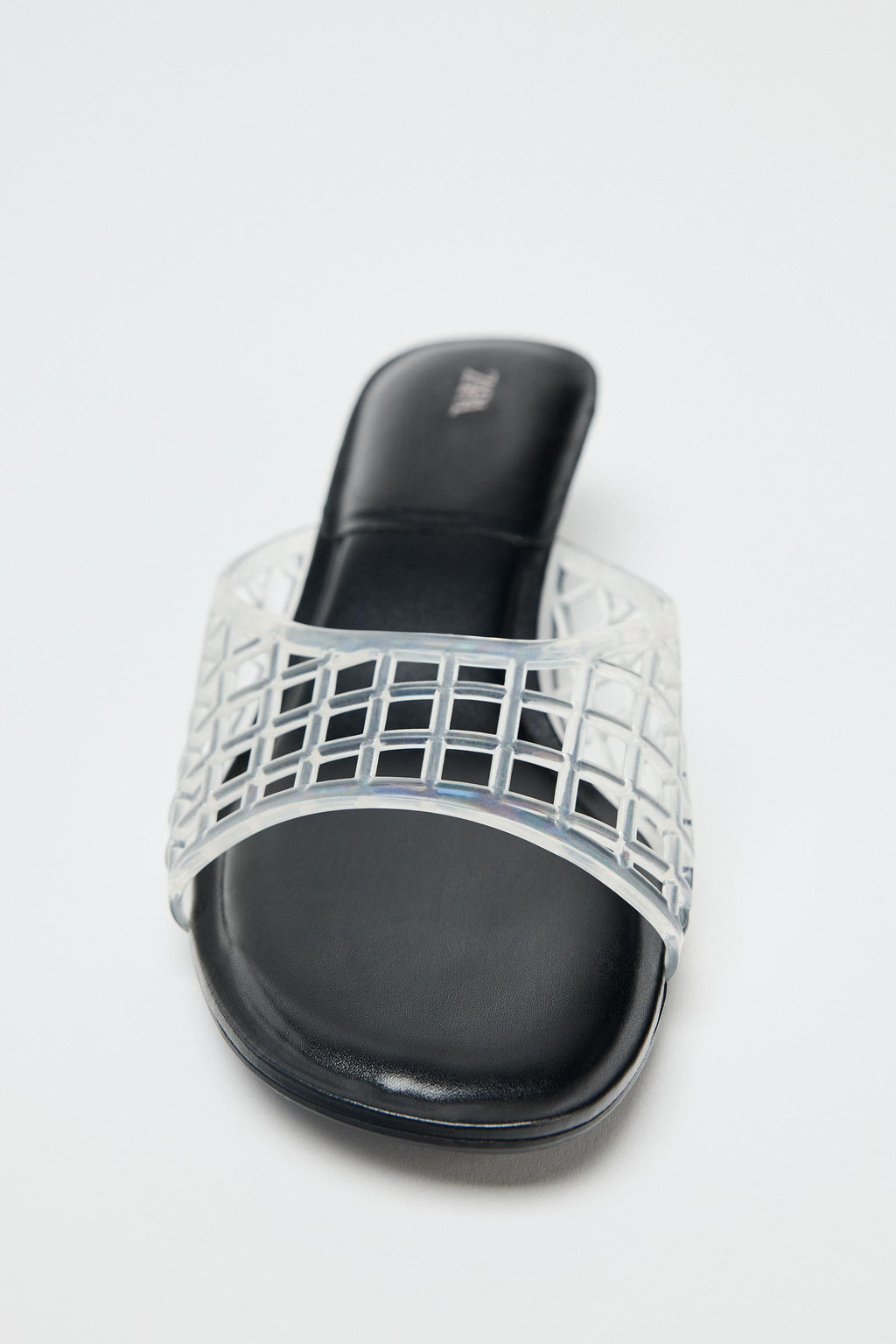 RUBBERISED-EFFECT KITTEN HEEL MULES - Zara фото 6
