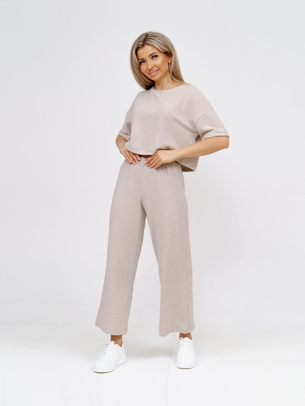 Костюм женский, цвет белый