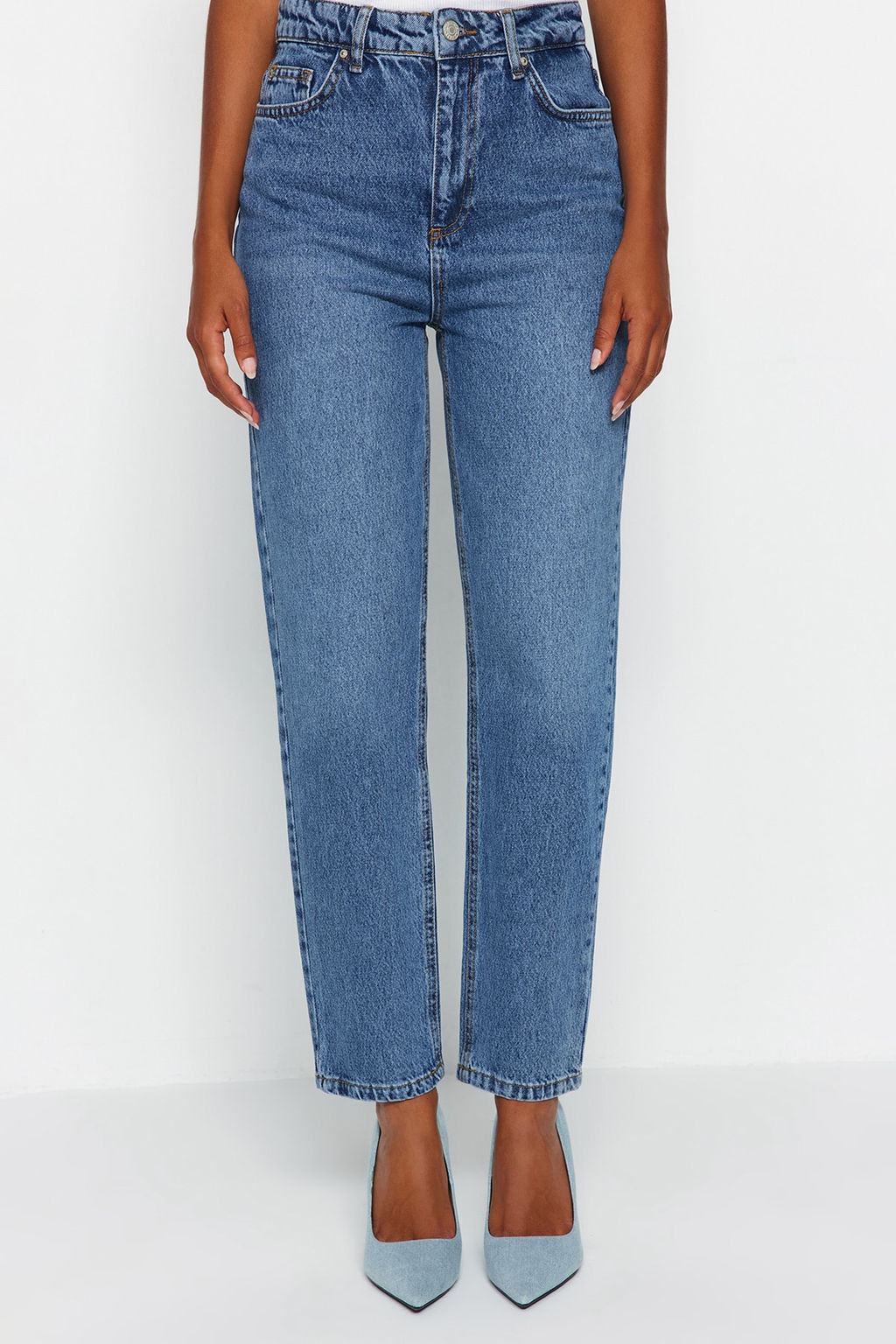 TRENDYOLMILLA Mavi Yuksek Bel Mom Jeans TWOAW24JE00076  фото 8