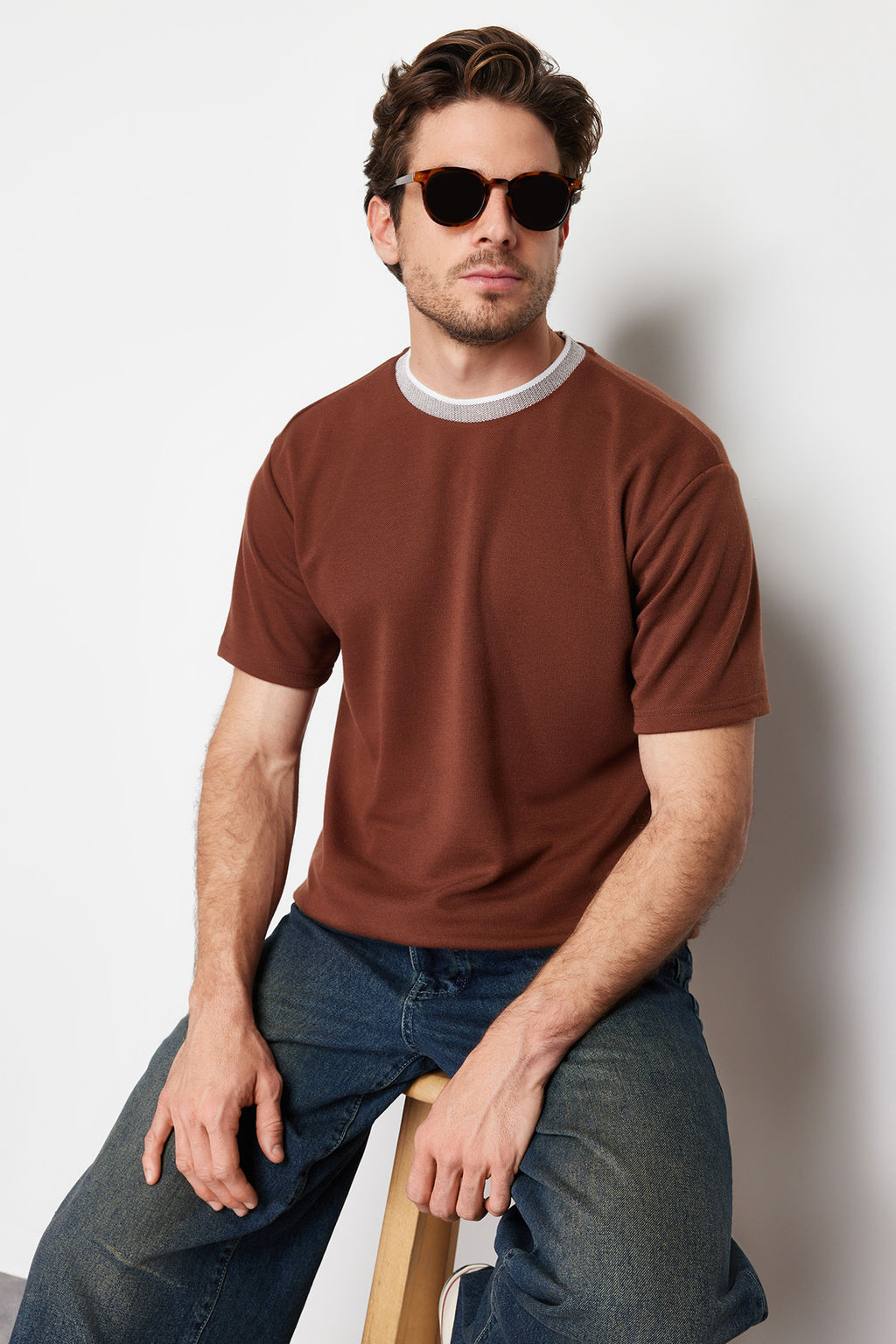 TRENDYOL MAN Premium Tas Oversize/Genis Kesim Triko Bantl? Dokulu Pike T-Shirt TMNSS23TS00079