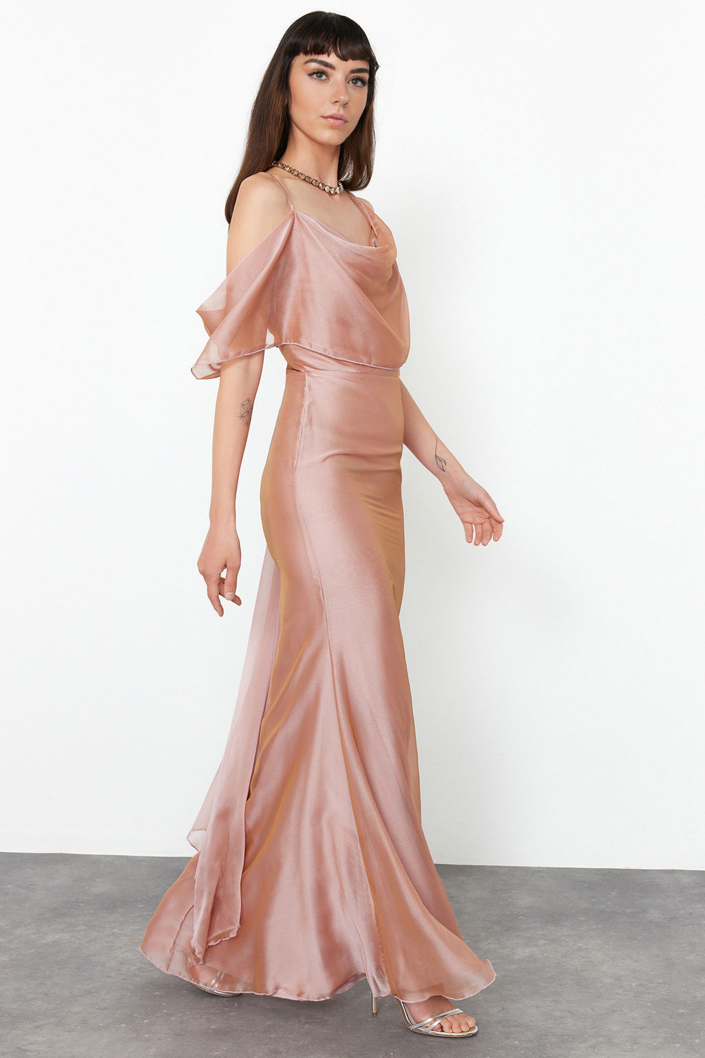 Pembe Carmen Yaka Dokuma Sifon Uzun S?k Abiye Elbise TPRSS24AE00137 - Trendyolmilla фото 2