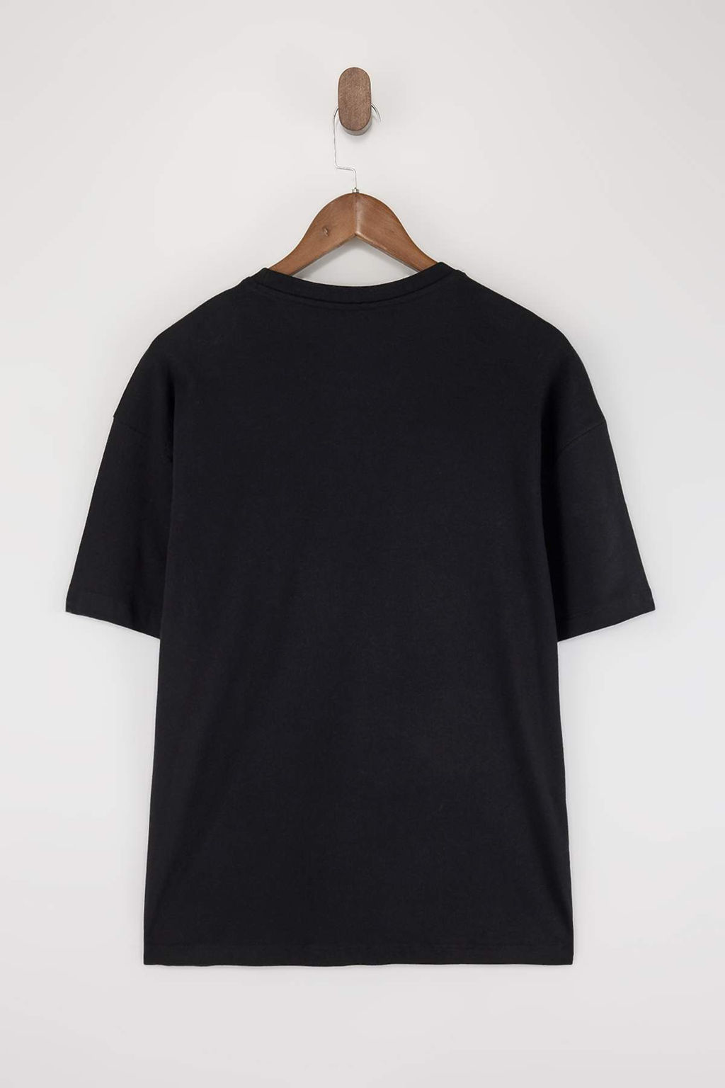 Siyah Oversize/Genis %100 Pamuk Bisiklet Yaka Cepli T-Shirt TMNSS26TS00016