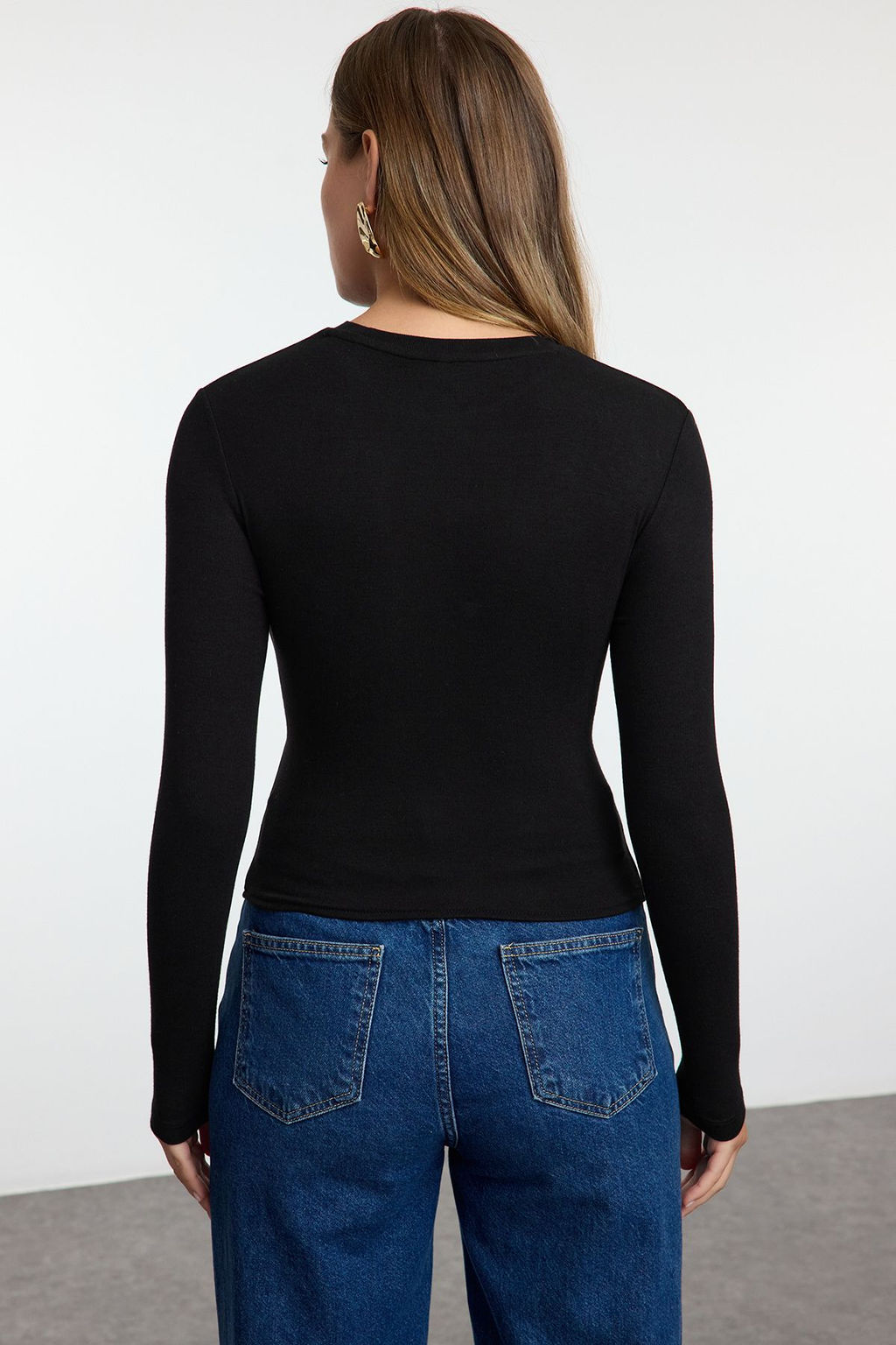 Trendyolmilla Siyah Kruvaze Buzgu/Drape Detayl? Slim/Vucuda Oturan Orme Bluz TWOAW25BZ00216  фото 4