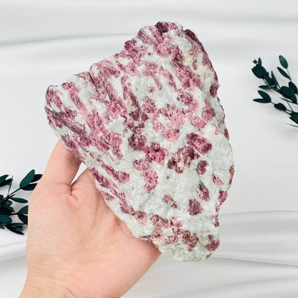 Турмалин необработанный на подставке - Радуга самоцветов фото 2