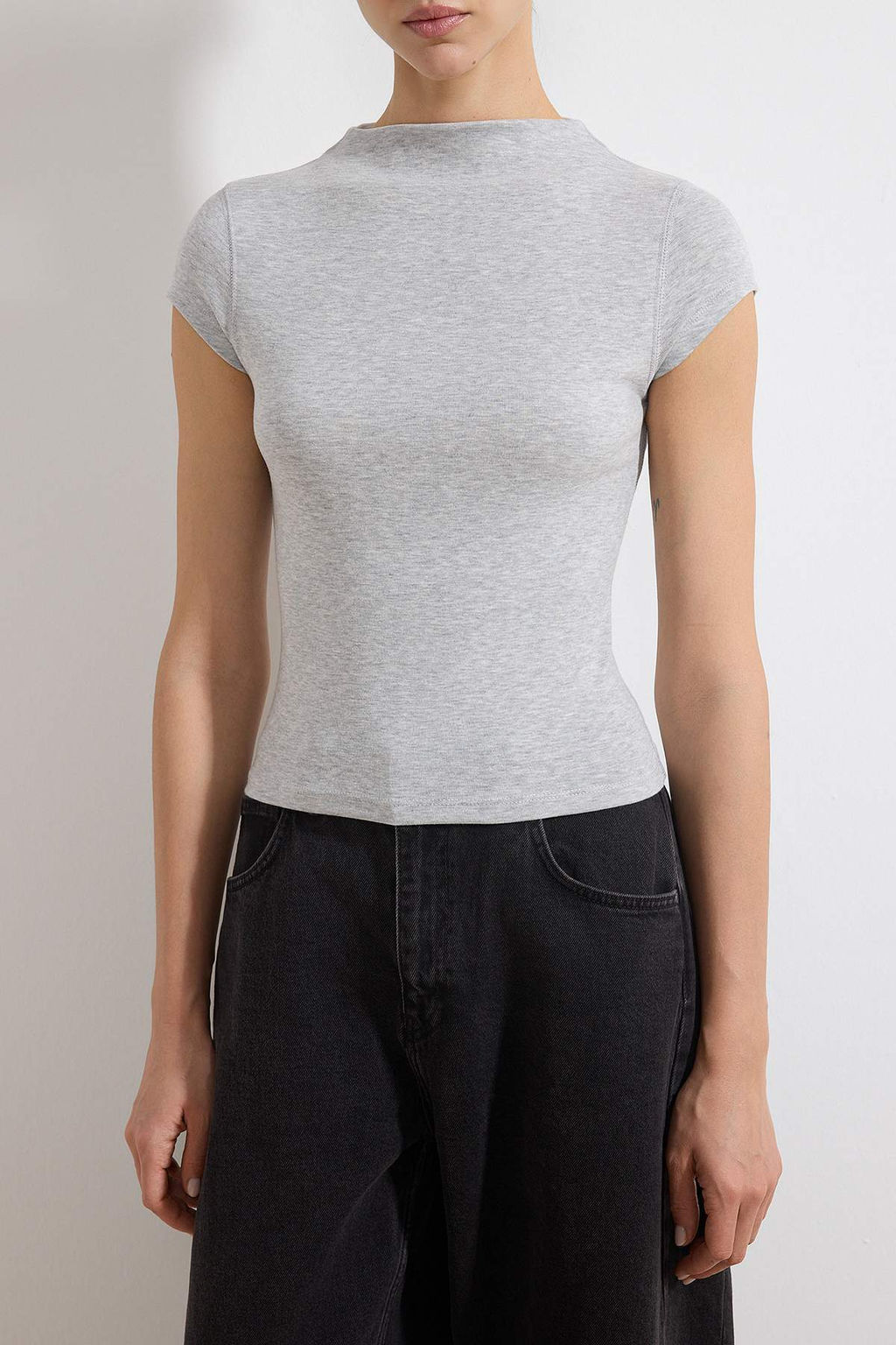 Gri melanj Fitted/Vucuda Oturan Dik Yaka K?sa Kollu Yumusak Orme Bluz TWOSS26BZ00079