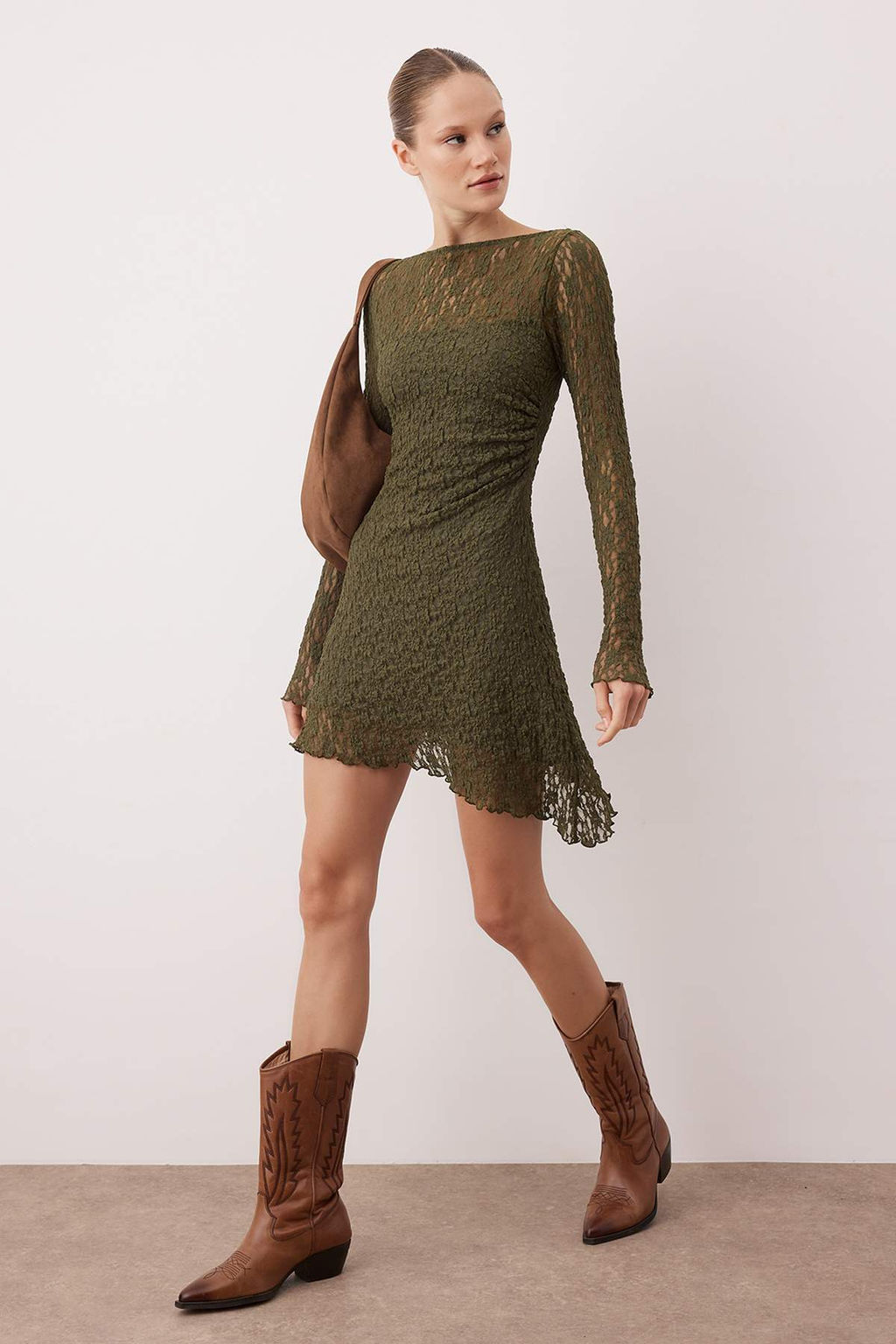 Kahverengi S?rt Dekolteli Asimetrik Detayl? Mini/K?sa Dantel Esnek Orme Elbise TWOSS25EL00903 - Trendyolmilla фото 8