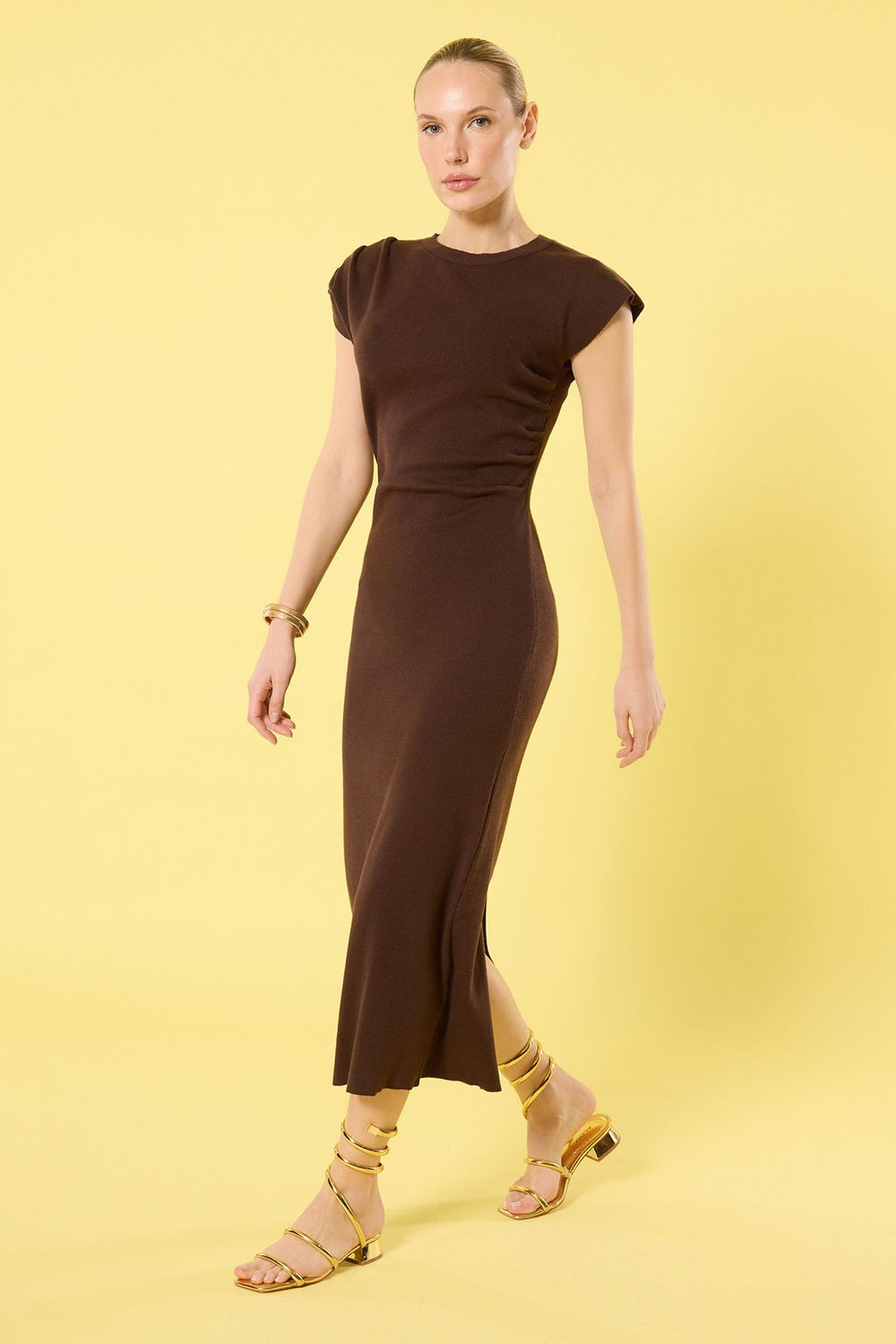 Trendyolmilla Kahverengi Midi Dik Yaka Buzgulu Triko Elbise TWOSS25EL00305